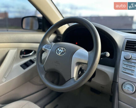 Чорний Тойота Камрі, об'ємом двигуна 2.4 л та пробігом 297 тис. км за 7999 $, фото 42 на Automoto.ua