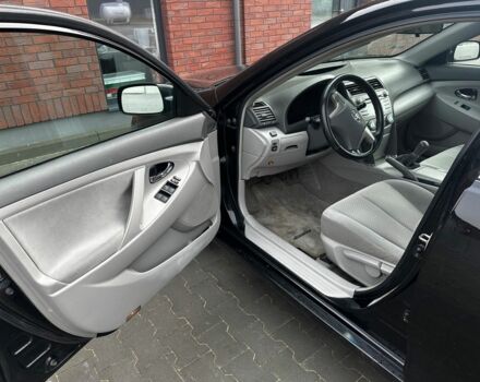 Чорний Тойота Камрі, об'ємом двигуна 2.4 л та пробігом 210 тис. км за 4550 $, фото 8 на Automoto.ua