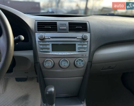 Чорний Тойота Камрі, об'ємом двигуна 2.4 л та пробігом 297 тис. км за 7999 $, фото 31 на Automoto.ua