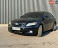 Черный Тойота Камри, объемом двигателя 3.5 л и пробегом 300 тыс. км за 8800 $, фото 1 на Automoto.ua