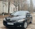 Чорний Тойота Камрі, об'ємом двигуна 2.4 л та пробігом 325 тис. км за 7950 $, фото 1 на Automoto.ua