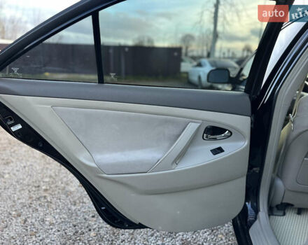 Чорний Тойота Камрі, об'ємом двигуна 2.4 л та пробігом 297 тис. км за 7999 $, фото 33 на Automoto.ua