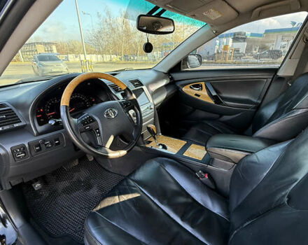 Черный Тойота Камри, объемом двигателя 3.5 л и пробегом 235 тыс. км за 8300 $, фото 10 на Automoto.ua
