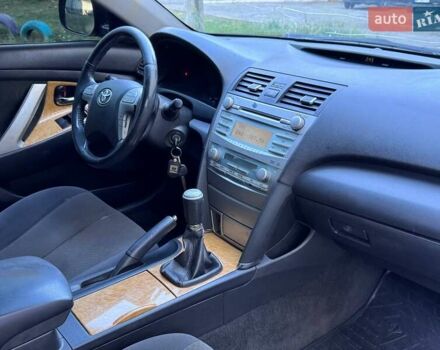 Чорний Тойота Камрі, об'ємом двигуна 2.4 л та пробігом 352 тис. км за 5500 $, фото 9 на Automoto.ua