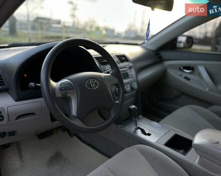 Чорний Тойота Камрі, об'ємом двигуна 2.4 л та пробігом 297 тис. км за 7999 $, фото 20 на Automoto.ua