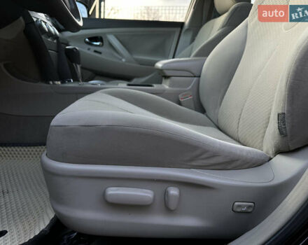 Чорний Тойота Камрі, об'ємом двигуна 2.4 л та пробігом 297 тис. км за 7999 $, фото 24 на Automoto.ua