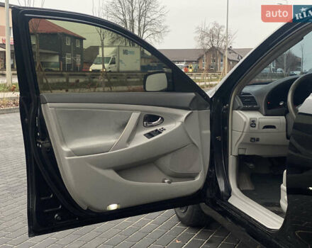 Чорний Тойота Камрі, об'ємом двигуна 2.36 л та пробігом 300 тис. км за 6900 $, фото 9 на Automoto.ua