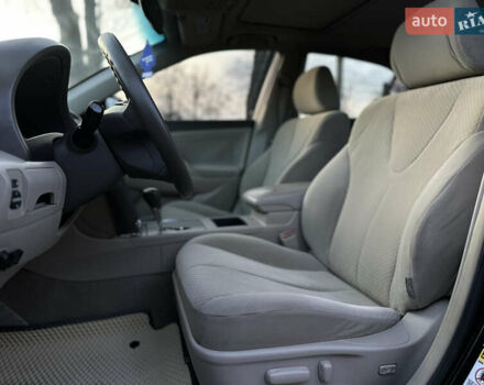 Чорний Тойота Камрі, об'ємом двигуна 2.4 л та пробігом 297 тис. км за 7999 $, фото 22 на Automoto.ua