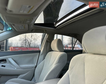 Чорний Тойота Камрі, об'ємом двигуна 2.4 л та пробігом 297 тис. км за 7999 $, фото 32 на Automoto.ua