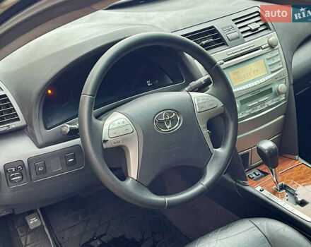 Черный Тойота Камри, объемом двигателя 2.4 л и пробегом 313 тыс. км за 6950 $, фото 8 на Automoto.ua