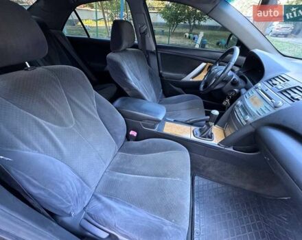 Чорний Тойота Камрі, об'ємом двигуна 2.4 л та пробігом 352 тис. км за 5500 $, фото 12 на Automoto.ua