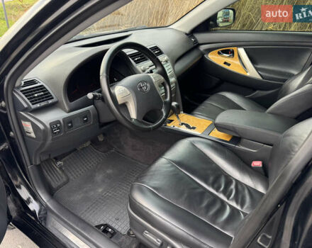 Черный Тойота Камри, объемом двигателя 2.4 л и пробегом 192 тыс. км за 10500 $, фото 9 на Automoto.ua