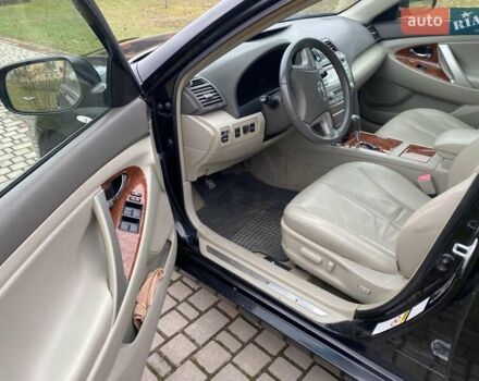 Черный Тойота Камри, объемом двигателя 2.4 л и пробегом 227 тыс. км за 8600 $, фото 2 на Automoto.ua