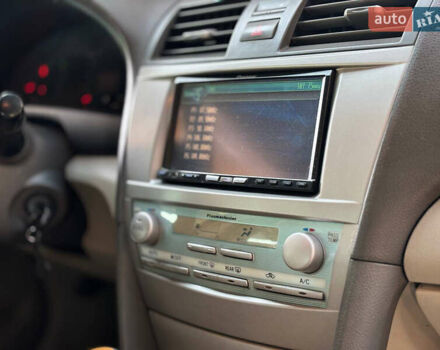 Чорний Тойота Камрі, об'ємом двигуна 2.4 л та пробігом 140 тис. км за 7999 $, фото 7 на Automoto.ua