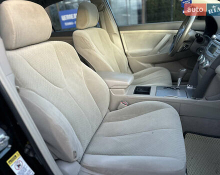 Чорний Тойота Камрі, об'ємом двигуна 2.4 л та пробігом 297 тис. км за 7999 $, фото 40 на Automoto.ua