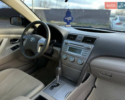 Чорний Тойота Камрі, об'ємом двигуна 2.4 л та пробігом 297 тис. км за 7999 $, фото 38 на Automoto.ua