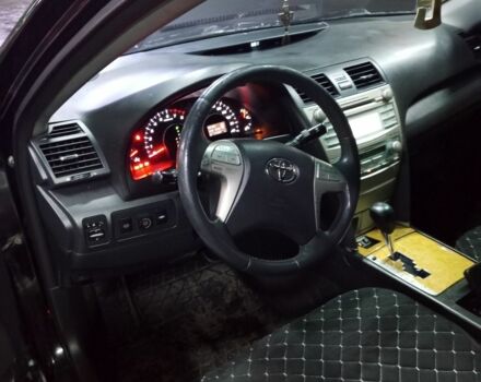 Чорний Тойота Камрі, об'ємом двигуна 2.4 л та пробігом 1000 тис. км за 8000 $, фото 2 на Automoto.ua