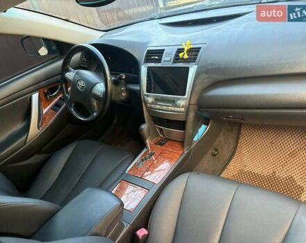 Чорний Тойота Камрі, об'ємом двигуна 2.4 л та пробігом 277 тис. км за 8700 $, фото 5 на Automoto.ua
