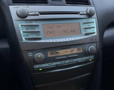 Черный Тойота Камри, объемом двигателя 2.4 л и пробегом 330 тыс. км за 9500 $, фото 25 на Automoto.ua