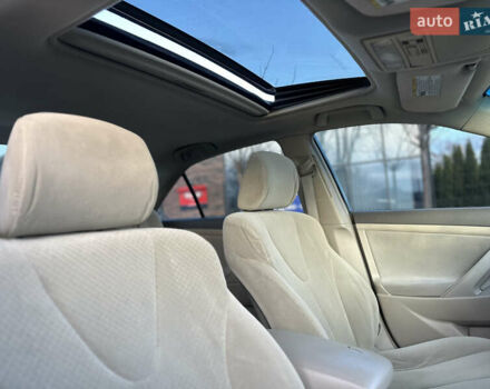 Чорний Тойота Камрі, об'ємом двигуна 2.4 л та пробігом 297 тис. км за 7999 $, фото 43 на Automoto.ua