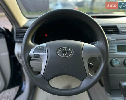 Чорний Тойота Камрі, об'ємом двигуна 2.4 л та пробігом 297 тис. км за 7999 $, фото 25 на Automoto.ua