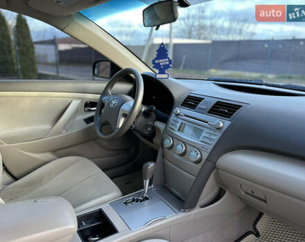 Чорний Тойота Камрі, об'ємом двигуна 2.4 л та пробігом 297 тис. км за 7999 $, фото 35 на Automoto.ua