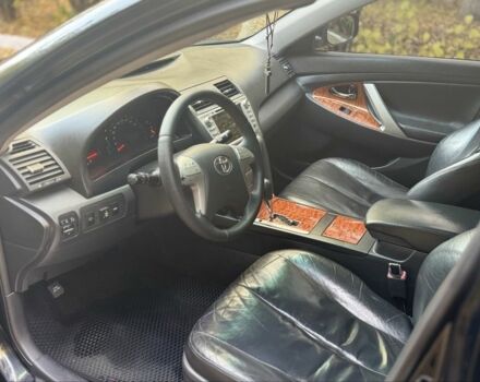 Чорний Тойота Камрі, об'ємом двигуна 2.4 л та пробігом 350 тис. км за 6399 $, фото 7 на Automoto.ua