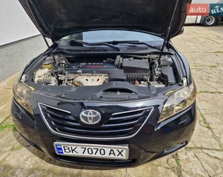 Чорний Тойота Камрі, об'ємом двигуна 2.36 л та пробігом 299 тис. км за 8888 $, фото 10 на Automoto.ua