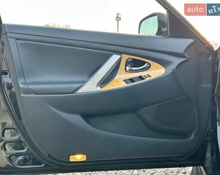 Черный Тойота Камри, объемом двигателя 2.4 л и пробегом 197 тыс. км за 8100 $, фото 9 на Automoto.ua