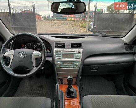 Черный Тойота Камри, объемом двигателя 2.4 л и пробегом 304 тыс. км за 6990 $, фото 12 на Automoto.ua