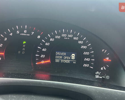 Черный Тойота Камри, объемом двигателя 3.5 л и пробегом 303 тыс. км за 8000 $, фото 6 на Automoto.ua