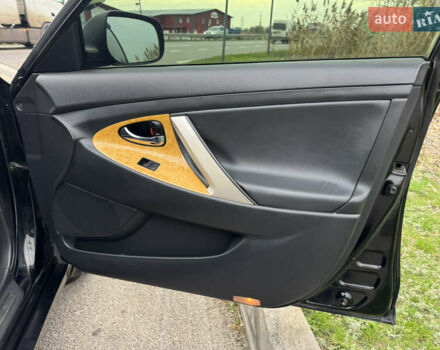 Черный Тойота Камри, объемом двигателя 2.4 л и пробегом 192 тыс. км за 10500 $, фото 17 на Automoto.ua