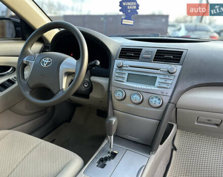 Чорний Тойота Камрі, об'ємом двигуна 2.4 л та пробігом 297 тис. км за 7999 $, фото 41 на Automoto.ua