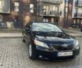 Черный Тойота Камри, объемом двигателя 3.5 л и пробегом 300 тыс. км за 9000 $, фото 1 на Automoto.ua