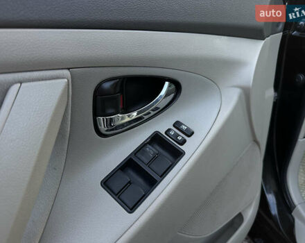 Чорний Тойота Камрі, об'ємом двигуна 2.4 л та пробігом 297 тис. км за 7999 $, фото 19 на Automoto.ua