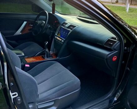 Чорний Тойота Камрі, об'ємом двигуна 2.4 л та пробігом 235 тис. км за 8700 $, фото 2 на Automoto.ua