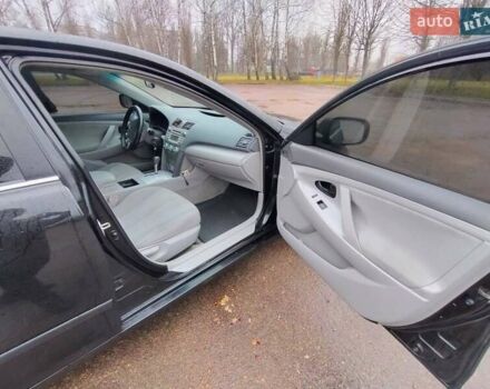 Черный Тойота Камри, объемом двигателя 2.4 л и пробегом 367 тыс. км за 7900 $, фото 12 на Automoto.ua