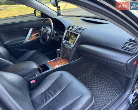 Черный Тойота Камри, объемом двигателя 3.5 л и пробегом 272 тыс. км за 10999 $, фото 4 на Automoto.ua