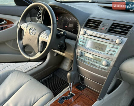 Черный Тойота Камри, объемом двигателя 2.4 л и пробегом 134 тыс. км за 11900 $, фото 52 на Automoto.ua