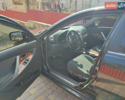 Чорний Тойота Камрі, об'ємом двигуна 2.4 л та пробігом 360 тис. км за 8300 $, фото 5 на Automoto.ua