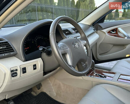 Черный Тойота Камри, объемом двигателя 2.4 л и пробегом 134 тыс. км за 11900 $, фото 82 на Automoto.ua