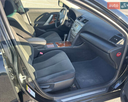 Черный Тойота Камри, объемом двигателя 2.36 л и пробегом 332 тыс. км за 7900 $, фото 12 на Automoto.ua