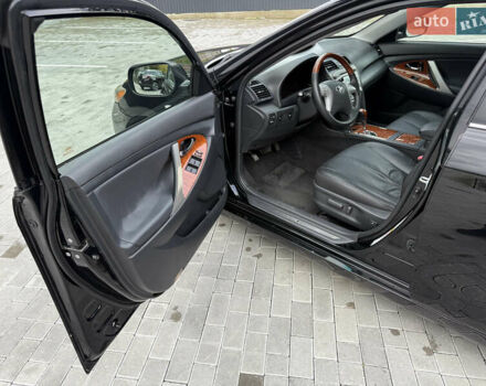 Черный Тойота Камри, объемом двигателя 3.5 л и пробегом 246 тыс. км за 11000 $, фото 31 на Automoto.ua