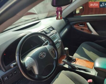 Чорний Тойота Камрі, об'ємом двигуна 2.4 л та пробігом 360 тис. км за 8300 $, фото 6 на Automoto.ua