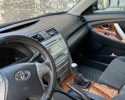 Черный Тойота Камри, объемом двигателя 2.4 л и пробегом 176 тыс. км за 9000 $, фото 6 на Automoto.ua