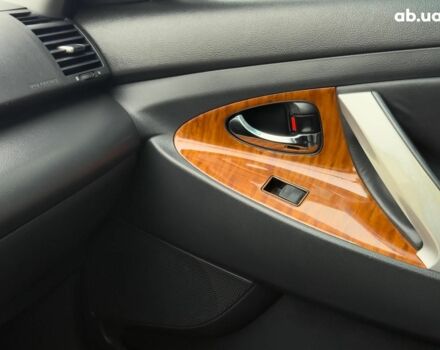 Чорний Тойота Камрі, об'ємом двигуна 2.4 л та пробігом 224 тис. км за 7990 $, фото 18 на Automoto.ua