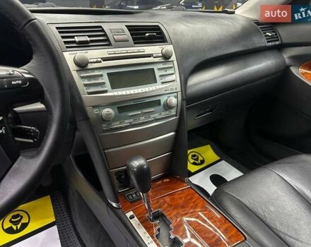 Тойота Камри 2008 в Черновцах на Automoto.ua Черный Тойота Камри, объемом двигателя 2.36 л и пробегом 290 тыс. км за 8000 $, фото 21 на Automoto.ua