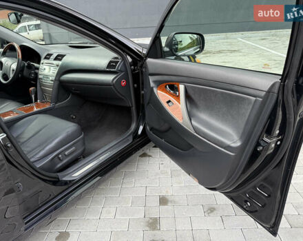 Черный Тойота Камри, объемом двигателя 3.5 л и пробегом 246 тыс. км за 11000 $, фото 47 на Automoto.ua
