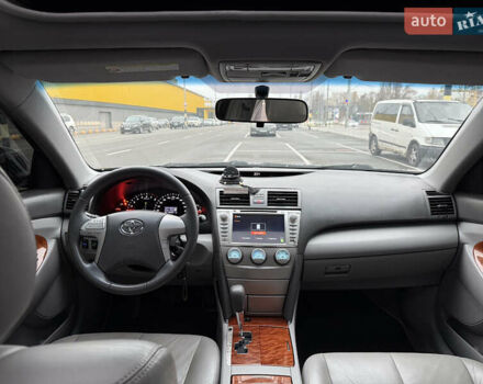 Черный Тойота Камри, объемом двигателя 2.4 л и пробегом 188 тыс. км за 10299 $, фото 6 на Automoto.ua