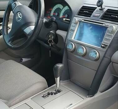 Черный Тойота Камри, объемом двигателя 2.4 л и пробегом 167 тыс. км за 8200 $, фото 3 на Automoto.ua